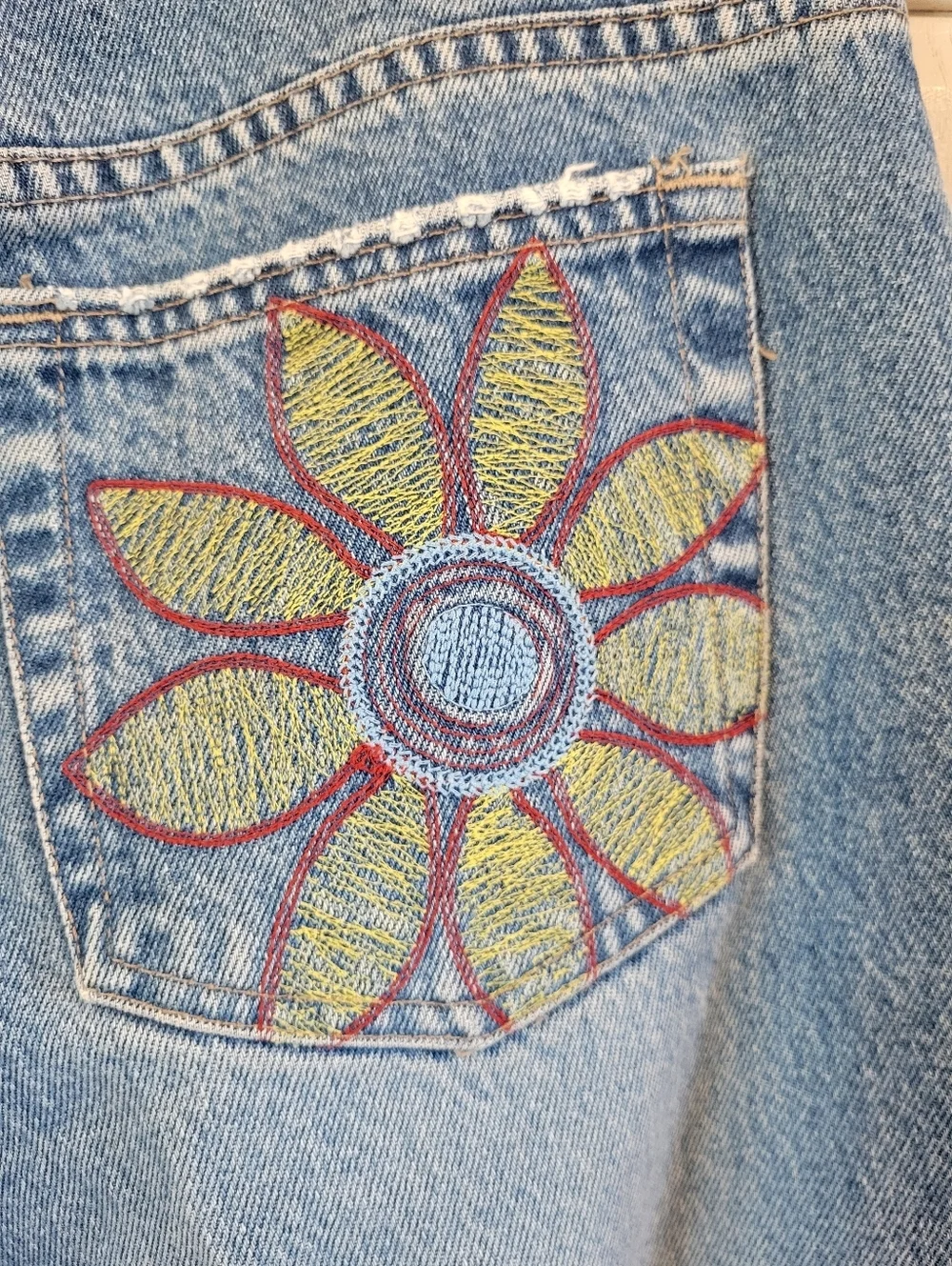 Vintage 90s Y2K UNIONBAY Flower Embroidery Mid Rise Straight Leg Cropped Jeans